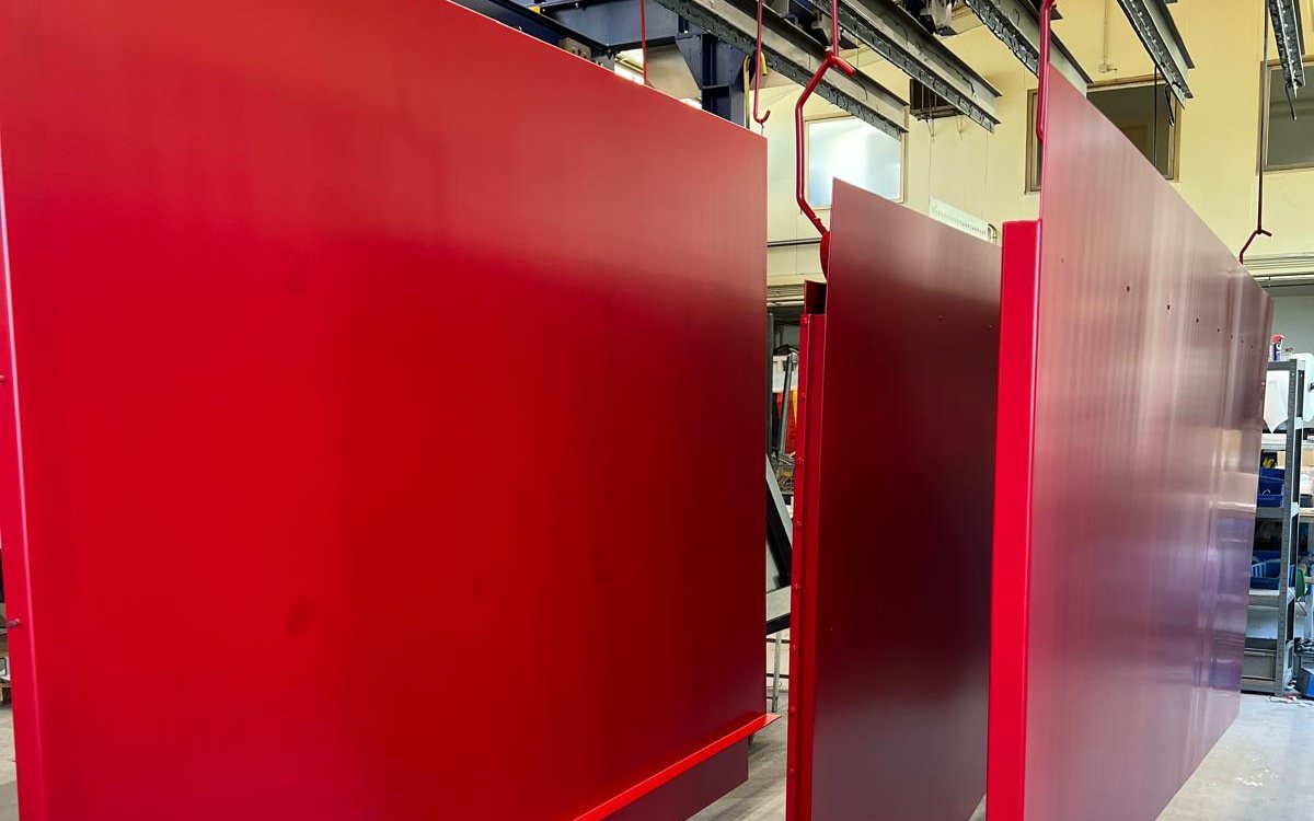 Große Platten in Rot